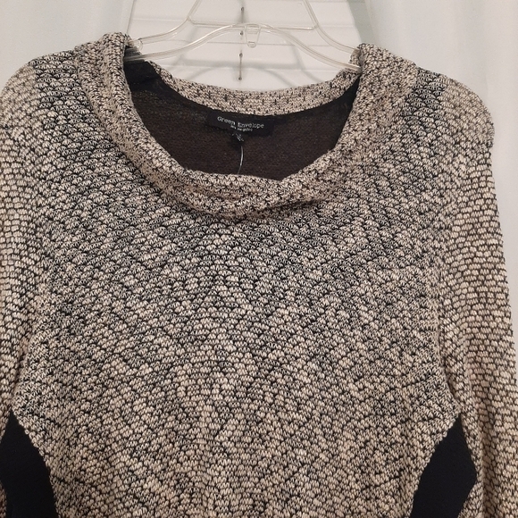 Green Envelope Layered Sweater - Picture 6 of 14